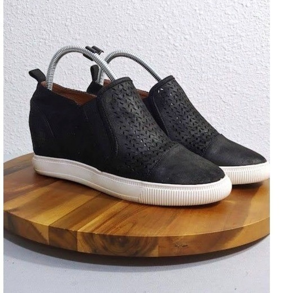 Steve Madden Wayside Sneakers Womens 8.5 Black Perforated Hidden Wedge‎ WAYS01S1